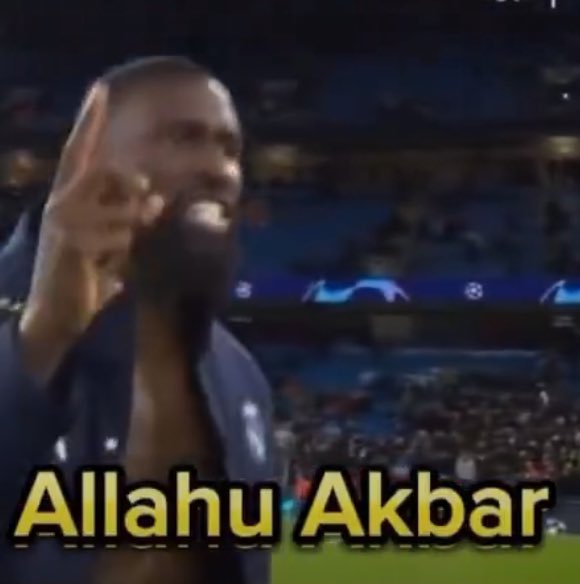 Wenn man „Allahu Akbar!“ ruft und den Tauhid-Finger zeigt, darf man für die Nationalmannschaft spielen.

Wegen einer leidenschaftlichen Rede für Deutschland landet man vor Gericht. 

Wir haben ein Problem mit dem Islam, nicht mit Björn #Höcke