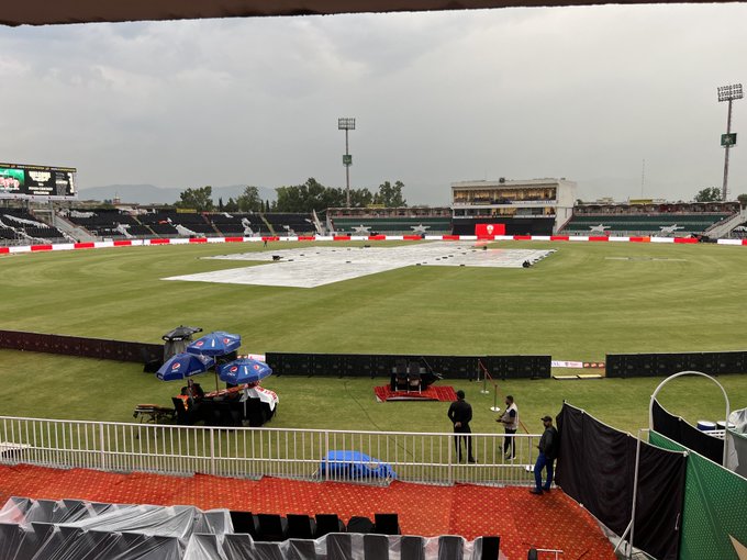 Covers are ON at the moment in Rawalpindi 🌧️ 📹 Credits: Twitter/BLACKCAPS