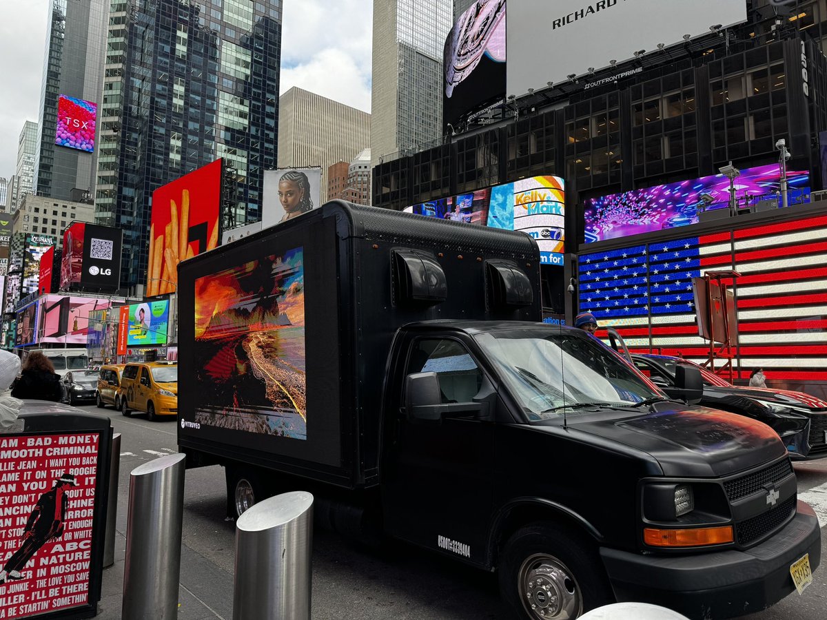 VTRUSuite's tweet photo. This is how we roll. 

Throwback to when we had our @vitruveochain artists featured around New York during #NFTYC2024

Thanks for the pics @FerCaggianoArt! https://t.co/oqM1Gn3H7m