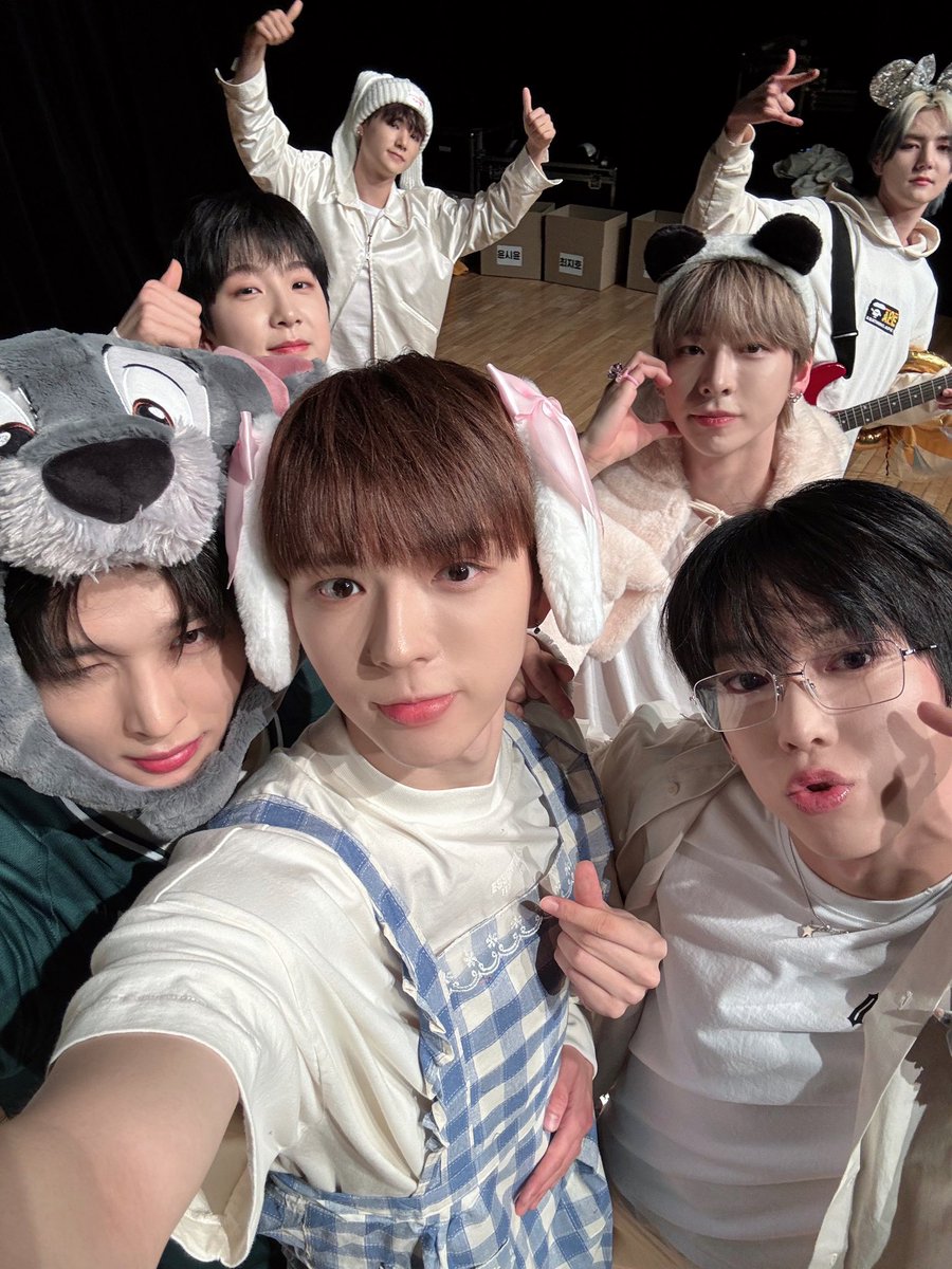 [📸] 240418 앰퍼샌드원 (AMPERS&ONE) 2nd Single Album [ONE HEARTED] 발매 기념 팬 사인회 (WITHMUU) Yeah I know you're the one🥰 앰퍼샌드원과 함께라서 행복한 하루였길💕 Yeah I know you're the one🥰 Wish it was a happy day with AMPERS&ONE💕 #앰퍼샌드원 #AMPERSANDONE #Broken_Heart