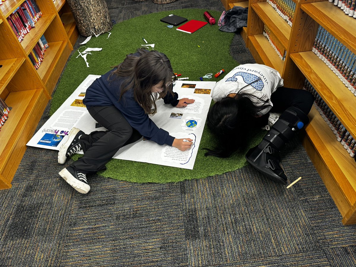 msmignone's tweet photo. Here we go! Our Silk Road mini @NationalHistory projects are coming together! @jerichoms #jerichoms #jmslibrary @esundb https://t.co/gGos6ATpNb