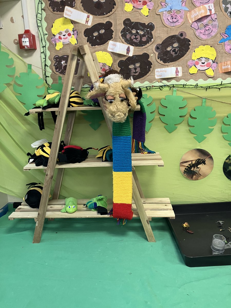 Harold the giraffe has had a marvellous time at @WhitehallPriSch visiting and working with the children this week! Harold loved meeting you all and we look forward to coming back next year! 🦒 #SCARF #PSHE #Haroldthegiraffe #Wellbeing
