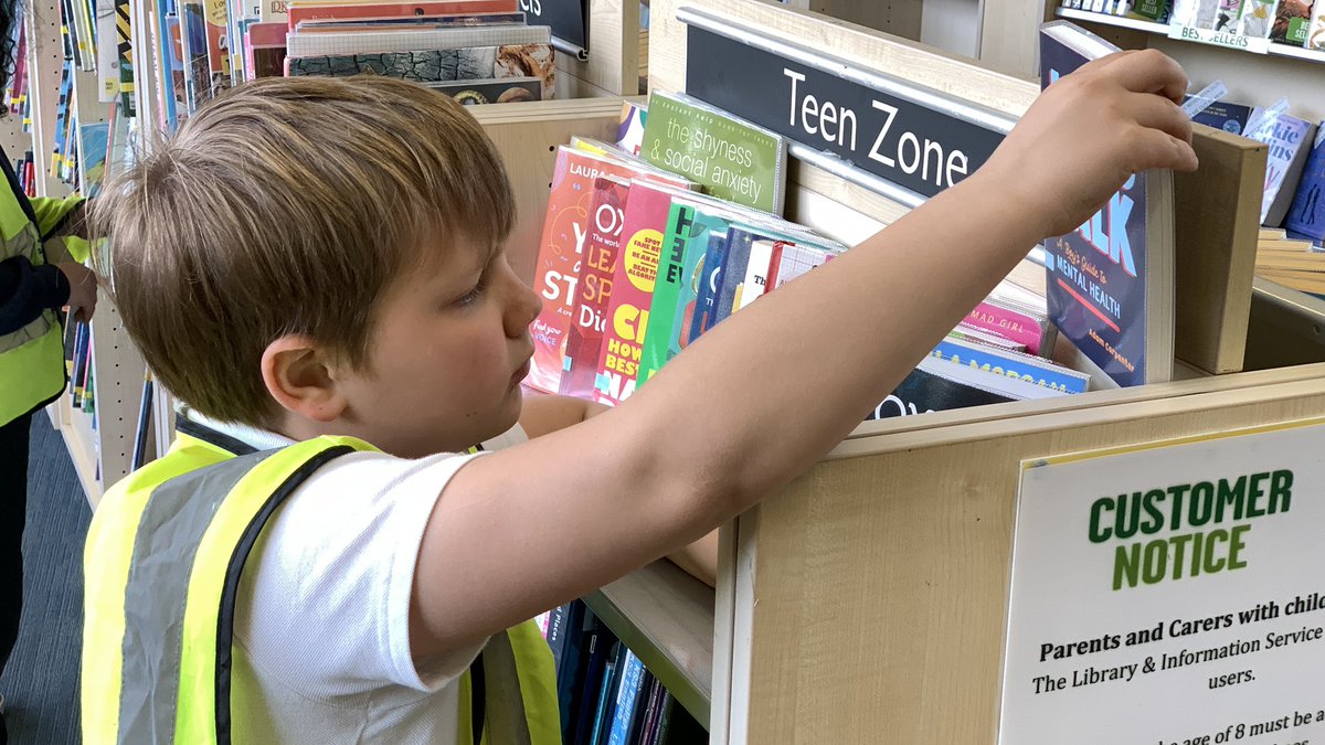 RockliffeManor's tweet image. Year 5’s summer visit to @SladeLibrary Choosing new books for a new term. We were so pleased to find a World War 2 non-fiction book for our new topic @IPAT_Edu