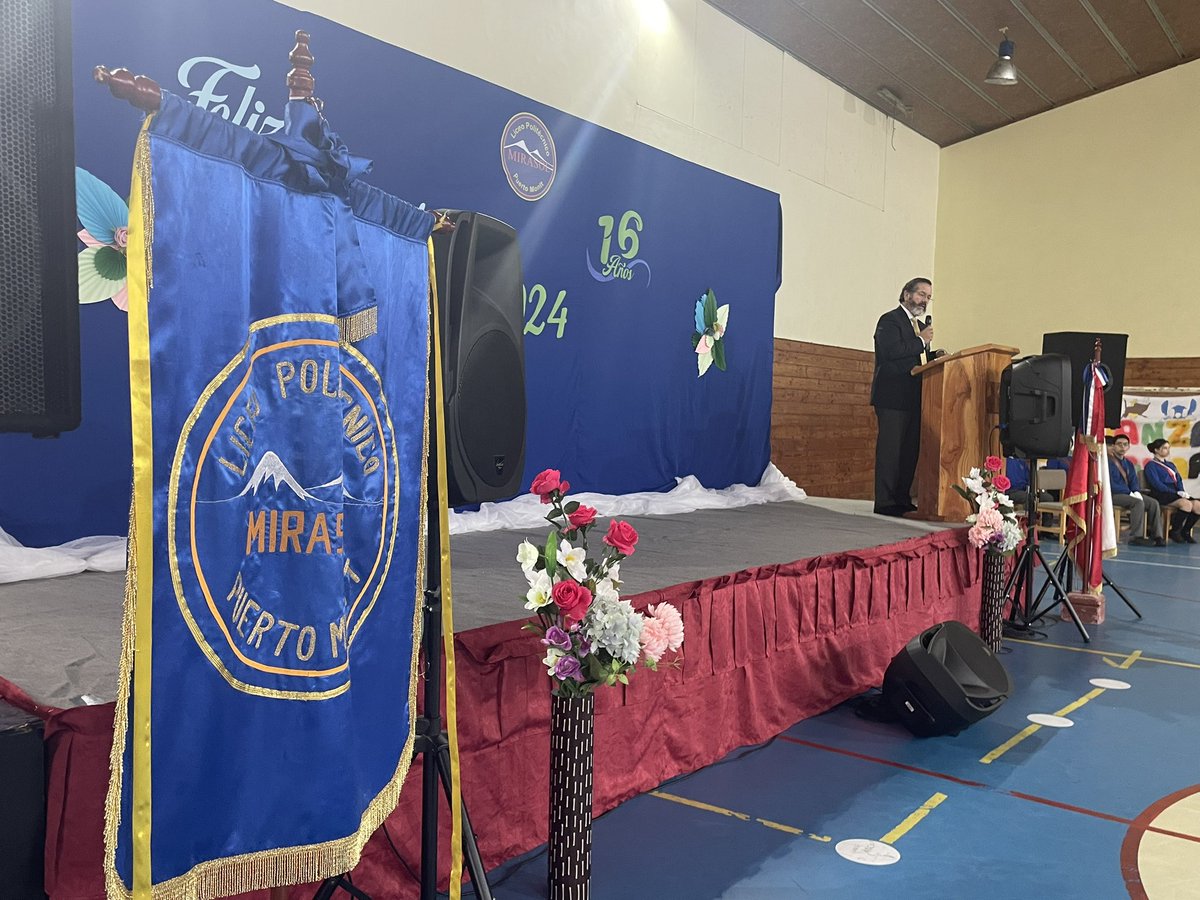 Mirasol_cl's tweet photo. En estos momentos nos encontramos en el Liceo Politécnico Mirasol, en marco de la celebración de su XVl Aniversario. Felicitamos al equipo directivo y al cuerpo docente del establecimiento. https://t.co/FHdP1B6mnx