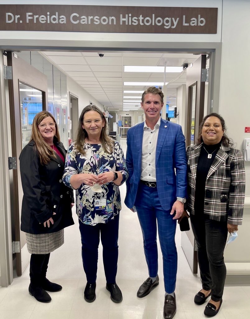 chase_wasson's tweet image. On #MedicalLabWeek Celebrating the committment &amp;amp; tireless work to all of our internal &amp;amp; external lab 🧪 🥼 partners 

Together we SYNERGIZE efforts towards a COMMON goal improving outcomes for #patients #providers we SERVE 🎯 🧬 🩸 #wintheday

@carisls 🤝 @ASCP_Chicago