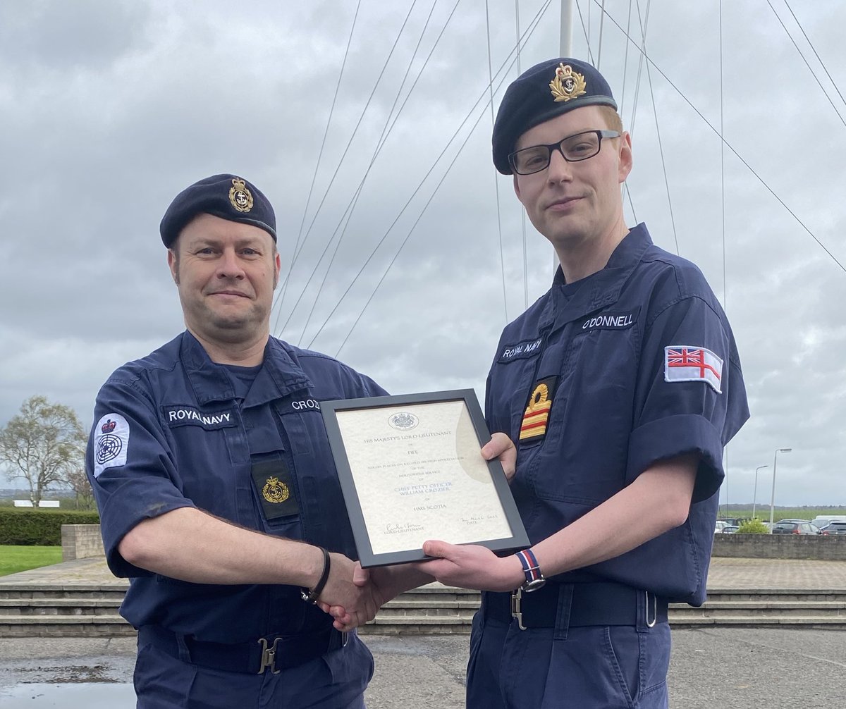 BZ to CPO Bill Crozier. He’s received an award from the Lord Lieutenant of Fife for his exceptional safeguarding of trainees during the pandemic. 👏 Very well deserved Chief. @RNReserve @RNinScotland @hrfca