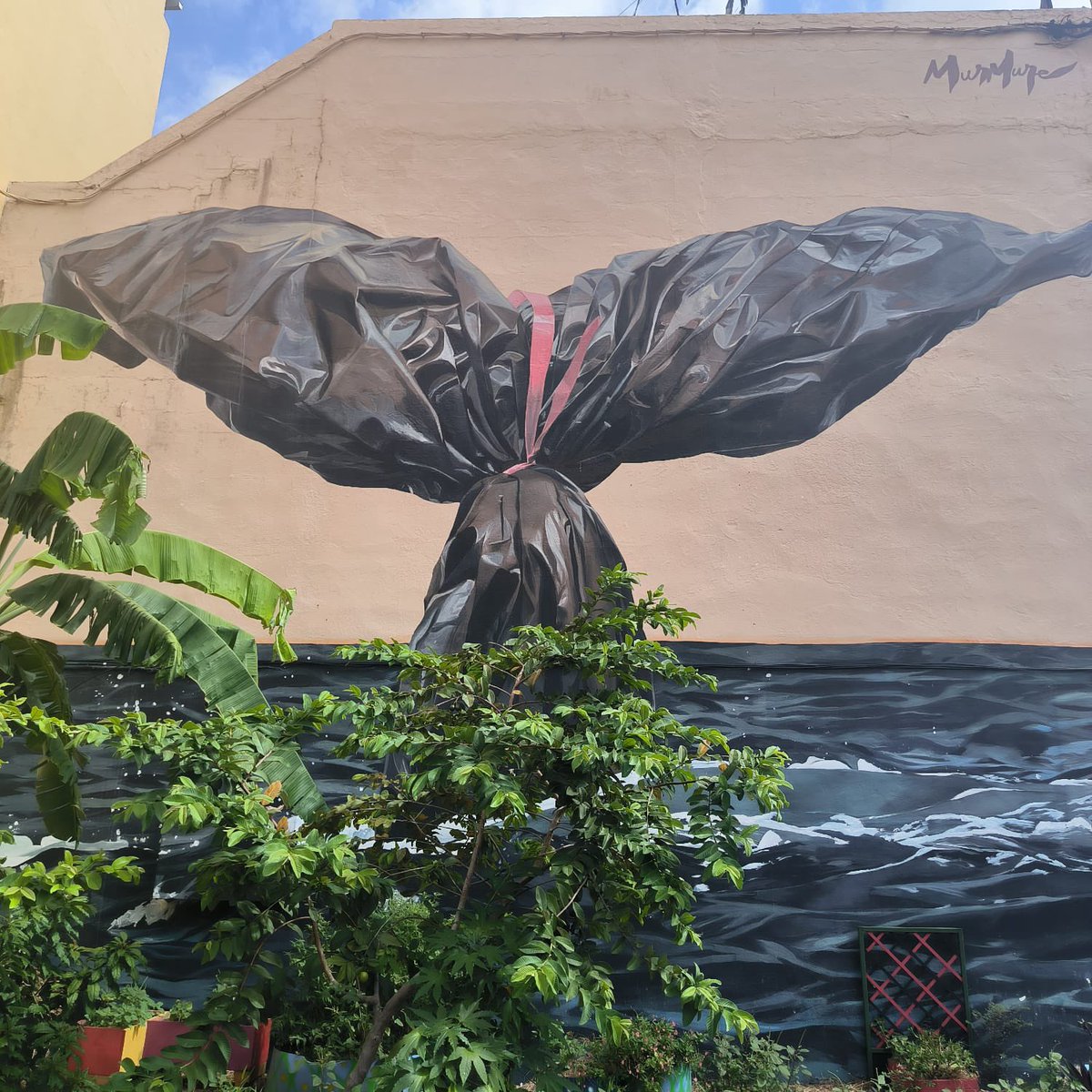 Les 1ères CVPM ont découvert 5 fresques à FDF dans le cadre du "Parcours Street Art " (association Milmurs). Les élèves ont ensuite pu restituer leurs souvenirs du parcours lors d'un atelier dessin. 
Merci à notre guide Medhy qui est un ancien élève du <a href="/lpovanicet/">Lycée Polyvalent Victor Anicet</a> 
<a href="/acmartinique/">Académie de Martinique</a>