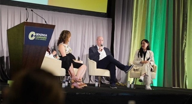 HSchacter's tweet image. The headline pretty much sums up my feelings about where we are with #cannabis reform. Thx @BzCannabis for the awesome conference &amp;amp; covering our panel.

shorturl.at/prEU7