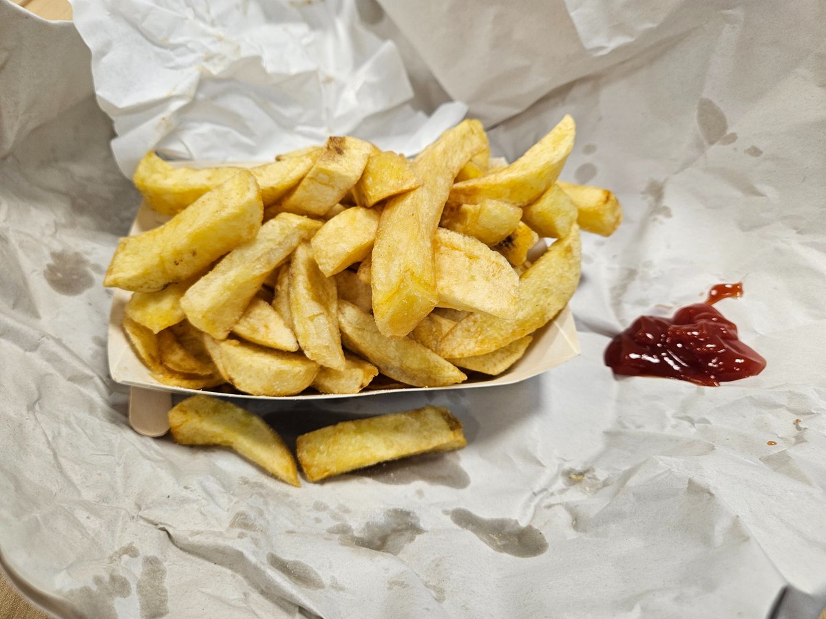 A bit of an emotional day today as it was our final Advanced Higher class together. I've taught these guys for five years and I'm really proud of how hard they've worked. We had a "Last Supper" of some trays of chips at lunch to celebrate. @LossieHigh