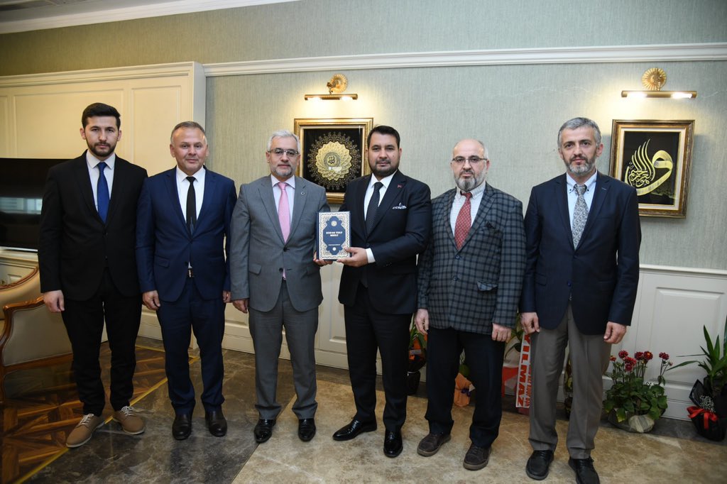 Başkanımız Sn. Selim Çırpanoğlu, 

İlçe Müftümüz Dr. Mahmut Ay ve misafirlerini makamında ağırladı.

@selimcirpanoglu