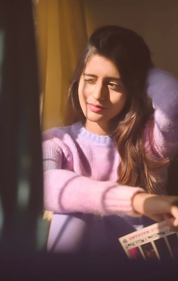 GLc28QjawAEaK_j?format=jpg&name=900x900