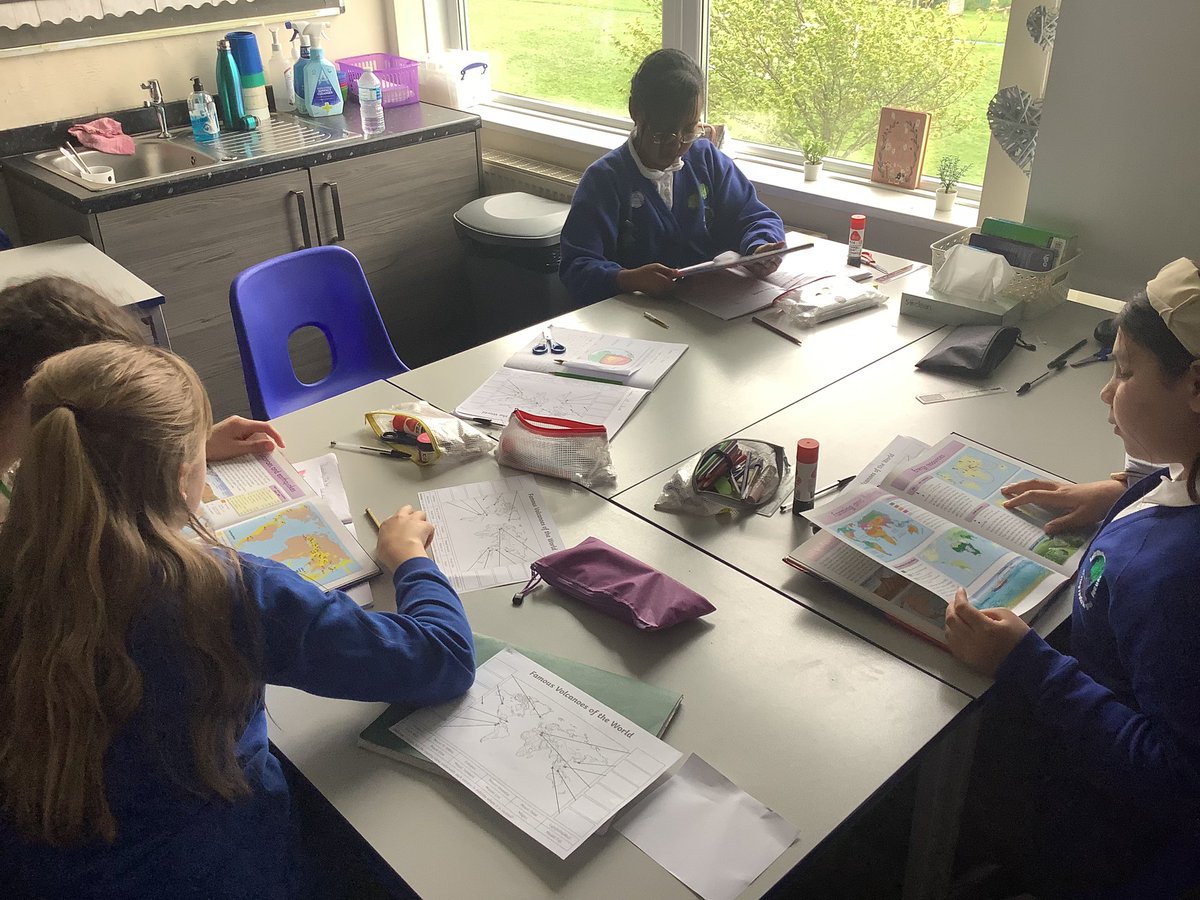ReinwoodJuniors's tweet photo. Today in #RJSGeography we are using atlases to locate some famous volcanoes of the world. We’ve had a great discussion about Tectonic Plates and how they’ve moved.
#RJS6S https://t.co/BUWFBvpd39