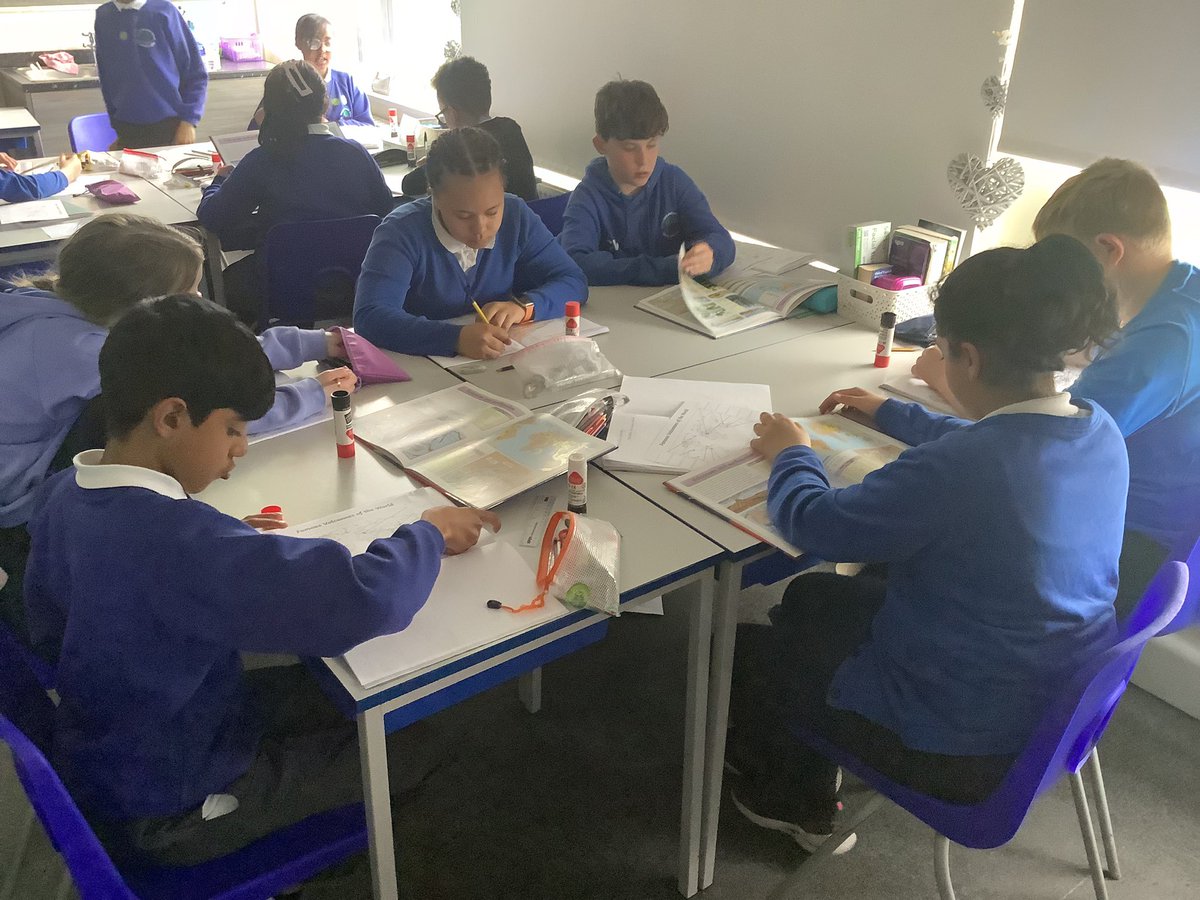 ReinwoodJuniors's tweet photo. Today in #RJSGeography we are using atlases to locate some famous volcanoes of the world. We’ve had a great discussion about Tectonic Plates and how they’ve moved.
#RJS6S https://t.co/BUWFBvpd39