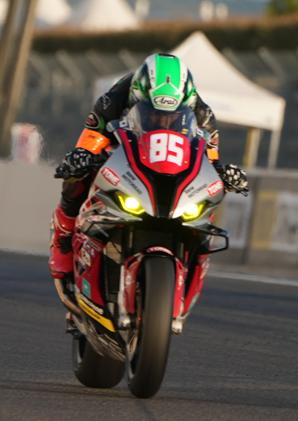 syncedge4413's tweet photo. 今週末開催されるルマン24時間耐久レース。
今年日本人選手が7名参戦していますが、そのうち4名はうちのチームで海外レースに参戦しました。
うちをステップボードに自ら海外に飛び出した彼らを応援します。
頑張れココロ！
頑張れたけし！
頑張れマイク！
頑張れ教介！ https://t.co/f1BsOENFhR