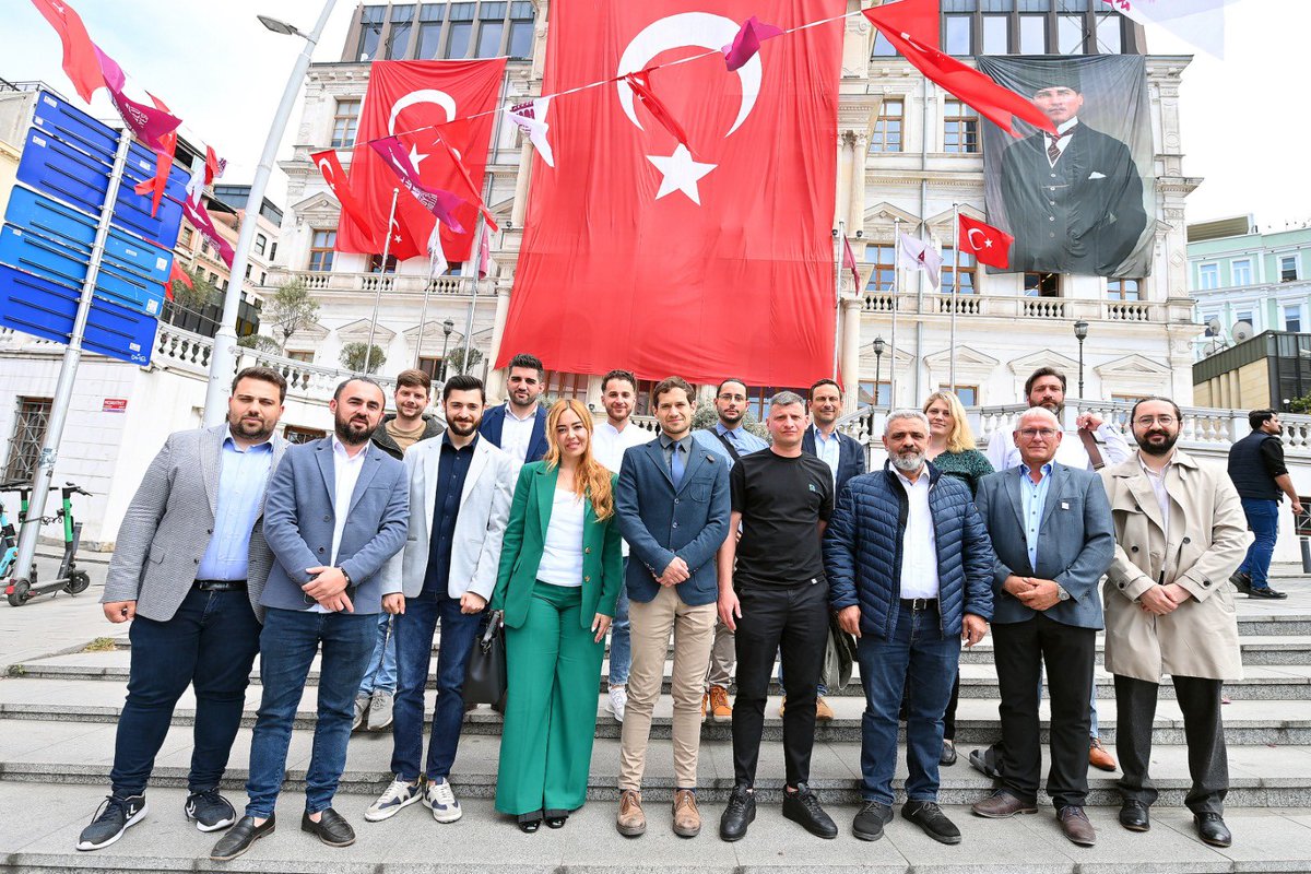 Almanya Mannheim Belediyesi heyeti Beyoğlu Belediye Başkanımız İnan Güney'i ziyaret etti.

Beyoğlu Belediyesi ile Mannheim Belediyesi heyetleri, "Uzman Değişim Projesi" kapsamında birbirlerine deneyim ve bilgi aktarımında bulundu.

İklim kriziyle etkin mücadele etmek ve