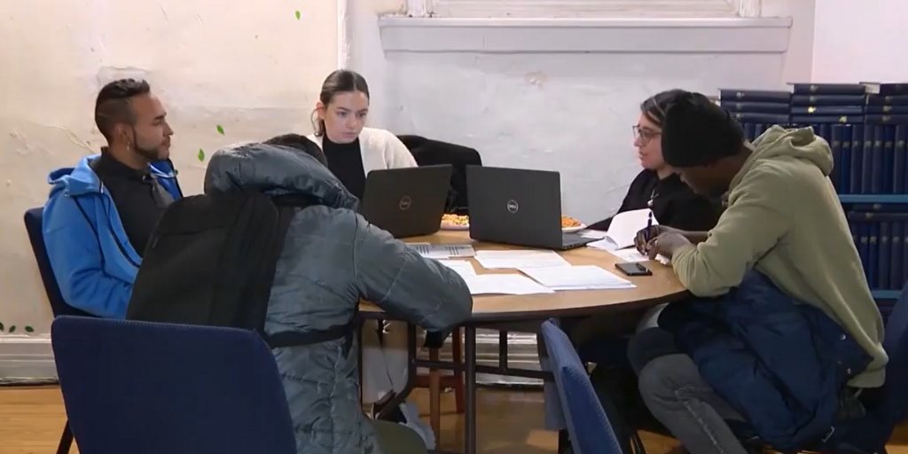 Our Legal Clinic for the Homeless, with @AAActivists and Metro Baptist Church, connected “new New Yorkers” and others in need of basic resources including food, legal services, and housing assistance. Watch to learn more: loom.ly/uALFaxU