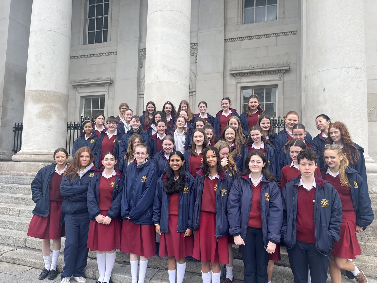 Ms Purcell's 2B & 2M History classes enjoyed their History trip to the Custom House this morning. 😃