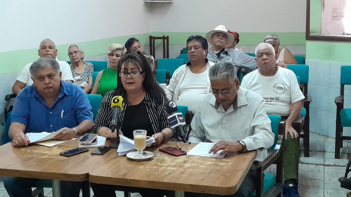 zona3noticias's tweet photo. #1raEmisión | 🔴 Lesionados por las explosiones del 22 de abril de 1992 piden al gobierno federal rescatar el fideicomiso de apoyo y seguridad social.

91.5 FM | @PabloLatapi 📻

+info: https://t.co/2KYwNzPCWA https://t.co/lgatJPObcg