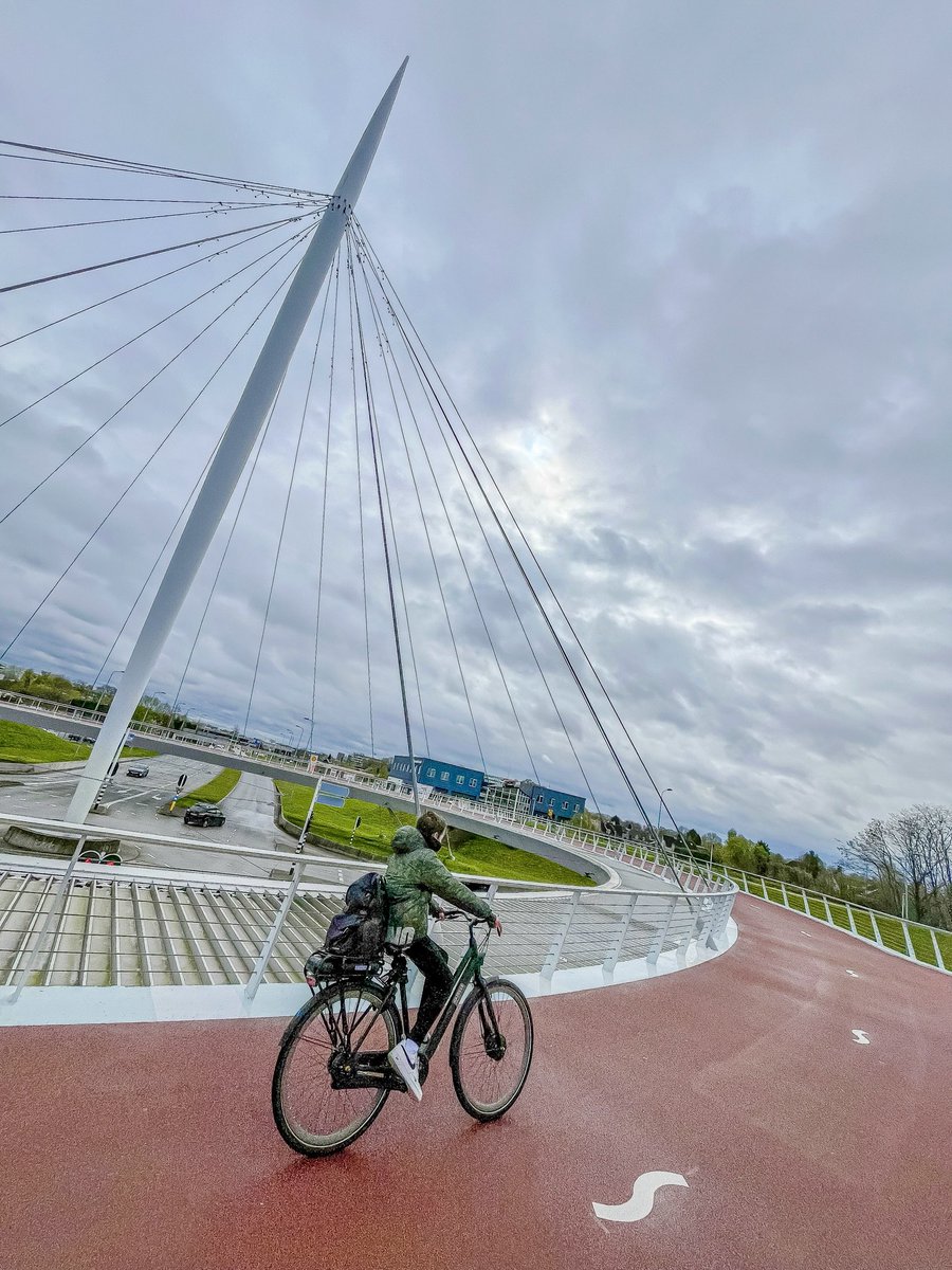modacitylife's tweet photo. You have to spend money to save it, and Eindhoven’s €6.3 million Hovenring may be the smartest money they’ve ever spent.

Each year, the floating roundabout returns millions in increased safety, flow, health, and tourism—acting as an icon for a city that takes cycling seriously. https://t.co/Mk9DTcqpXn