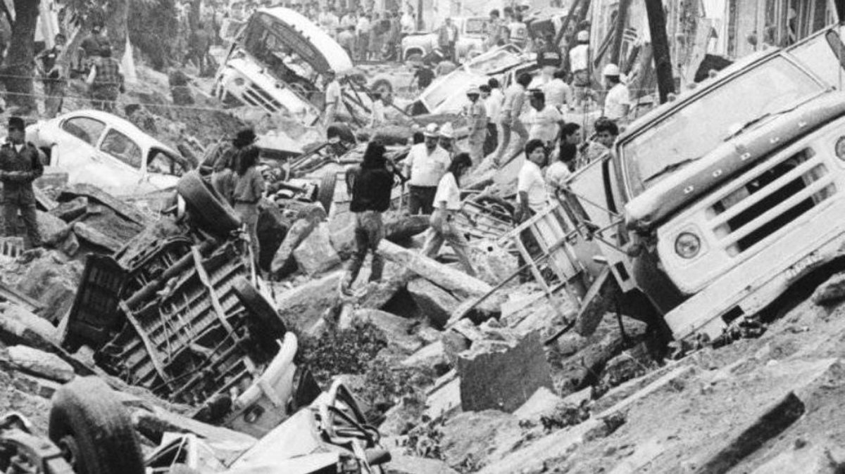 zona3noticias's tweet photo. #1raEmisión | 🔴 Lesionados por las explosiones del 22 de abril de 1992 piden al gobierno federal rescatar el fideicomiso de apoyo y seguridad social.

91.5 FM | @PabloLatapi 📻

+info: https://t.co/2KYwNzPCWA https://t.co/lgatJPObcg