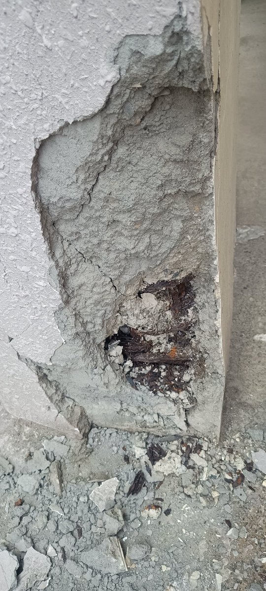 KoyalEnclave's tweet photo. @dm_ghaziabad @gdagzb @CommissionerMe3 @myyogiadityanth @BJP4India @atul_vats3 @UPGovt @ChiefSecyUP Koyal enclave K-11 @gdagzb 
द्वारा निर्मित छज्जे गिर रहे हैं, पिलर में दरार आ गई है, चारदीवारी की रेलिंग जंग खा रही है, निवासी डरे हुए हैं अधिकारी भ्रष्टाचार में मस्त हैं 
@atul_vats3 @UPGovt @sunilsharma_bjp @ChiefSecyUP @CommissionerMe3 @AmarUjalaNews https://t.co/xlooANBzLG
