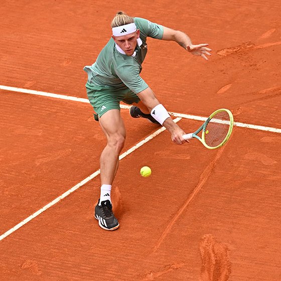 Una dura batalla ⚔️ Tras dos horas y media de partido, Alejandro Davidovich dice adiós al #BCNOpenBS cediendo por 7-6(10) 3-6 6-1 ante el serbio Dusan Lajovic ¡A por el siguiente, Foki! ❤️ 📸 @atptour