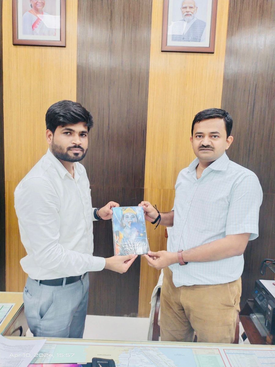 Vivaan's book received appreciation from Shri Rajnish Kumar Goyal, DRM (Divisional Railway Manager) of Central Railway, Mumbai, and Dr. Swapnil Dhanraj Nila, CPRO (Chief Public Relations Officer) of Central Railway, Mumbai. #citizenofbharat #prashantkarulkar