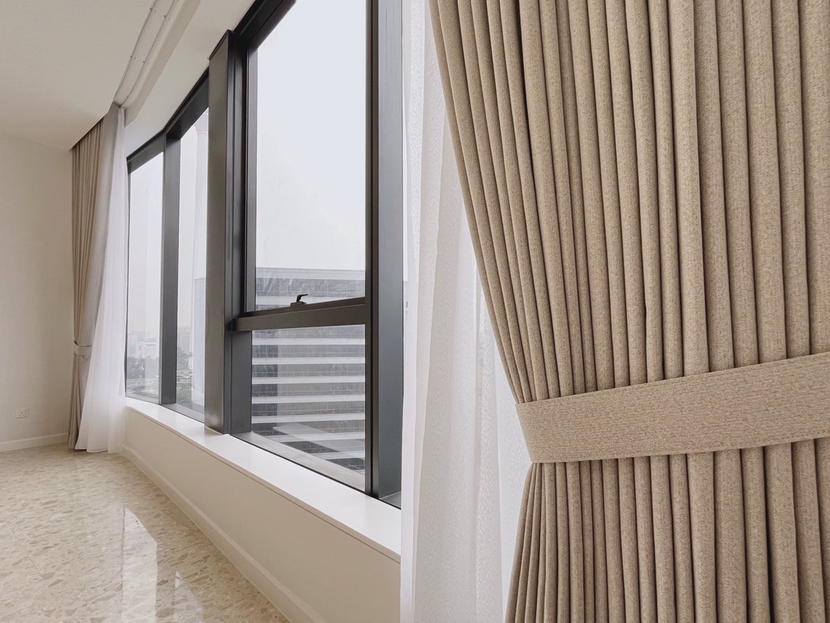 mrcurtainmy's tweet image. Transform your living room with our expert tips for solving a ceiling box with a curve shape: 1️⃣ High-quality flexi curtain track 2️⃣ Ripple fold blackout curtains 3️⃣ Double pleat sheer curtains. Achieve elegance and functionality effortlessly! 🌟 #CurtainTips #HomeDecor
