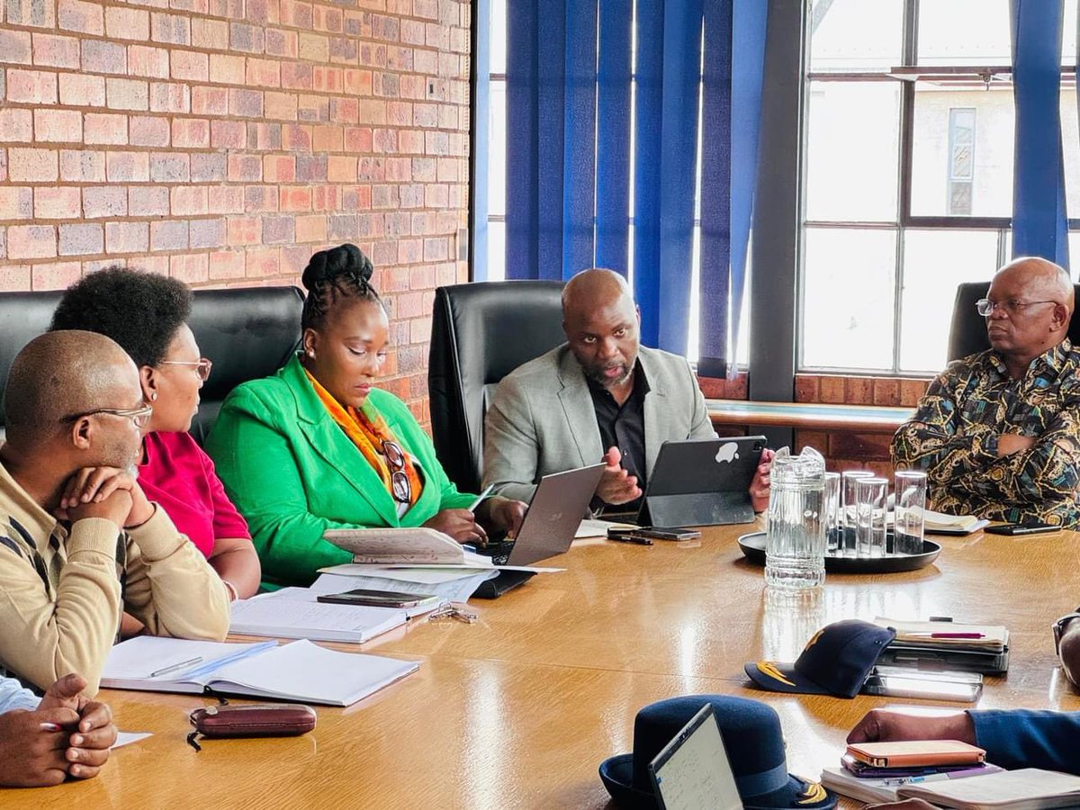 2/2 Civilian Secretariat for Police Service Mr Thulani Sibuyi and the Gauteng Department of Community Safety Head of Provincial Secretariat Ms. Mmemme Makane-Sibanda are currently conducting an oversight visit at the Alexandra Police Station.   #GrowingASaferGauteng
