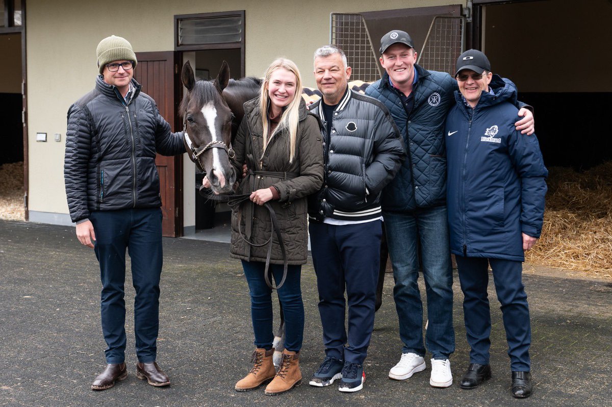 John Stewart (@jstewartrr) & @chelseyshea of @rresoluteracing pictured with 5-time Gr.1 winner and dual Derby hero AUGUSTE RODIN @Ballydoyle this morning #HomeOfChampions