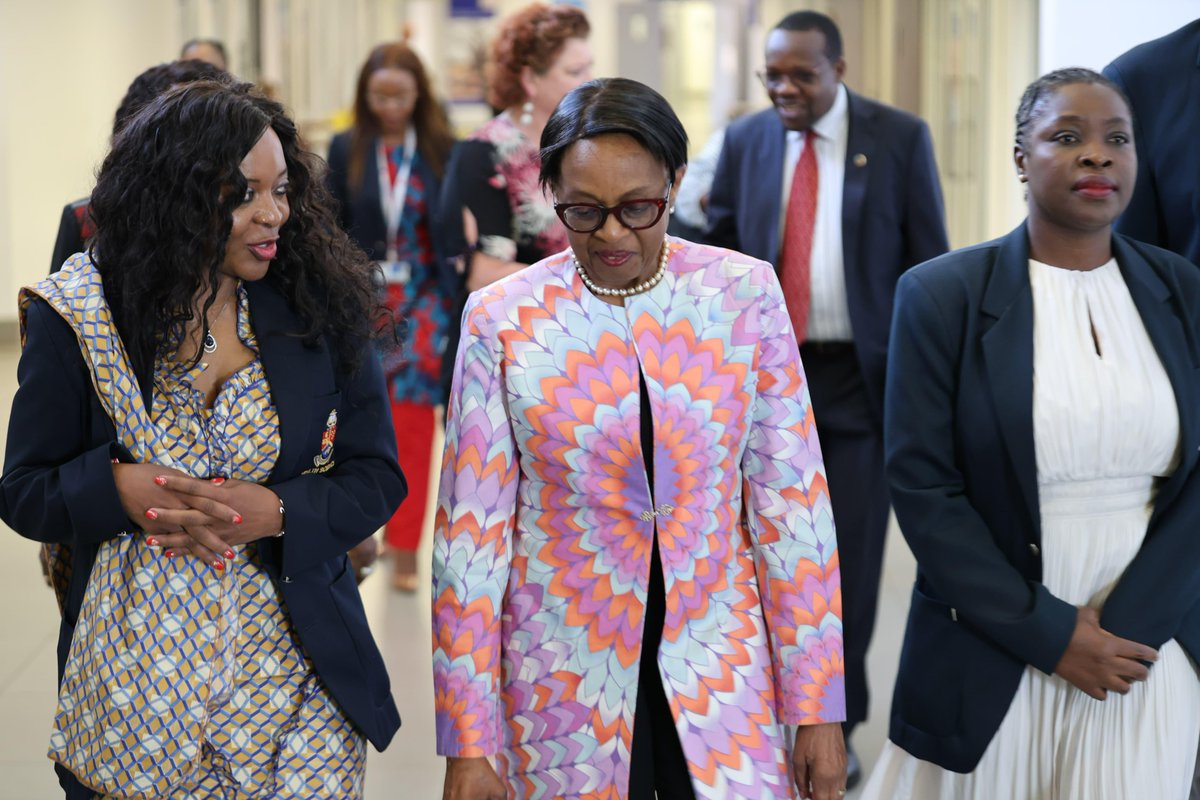 Had enriching conversation today with great minds at a women’s dialogue hosted by the Faculty of Health Sciences at @UPTuks. Insightful exchanges on advancing women’s leadership in all spheres from the grassroots to the global.