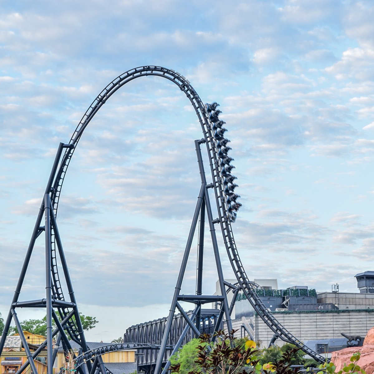 UniversalORL's tweet photo. It's National Velociraptor Awareness Day. If you aren't aware of them, just know they're already aware of you. https://t.co/QOTpNEhsfr