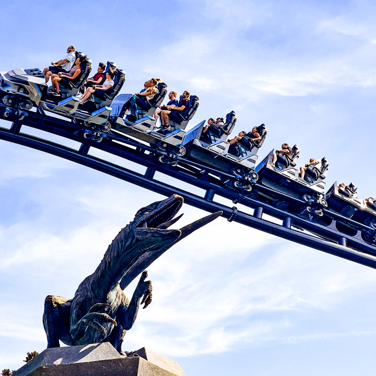 UniversalORL's tweet photo. It's National Velociraptor Awareness Day. If you aren't aware of them, just know they're already aware of you. https://t.co/QOTpNEhsfr