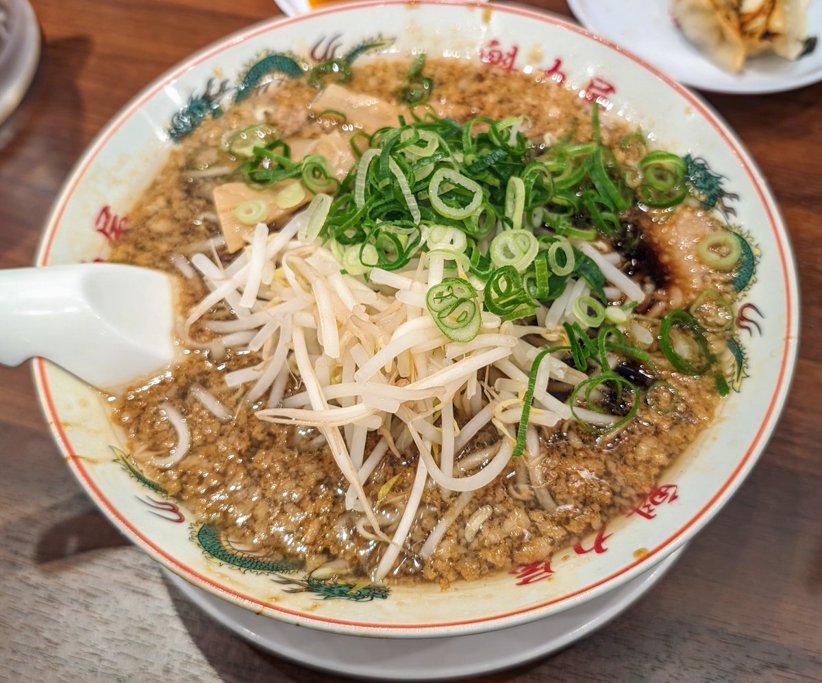 ばんめち

魁力屋のラーメン。何も思い浮かばなかったので普通ポスト😂いただきます🙏
#ラーメン