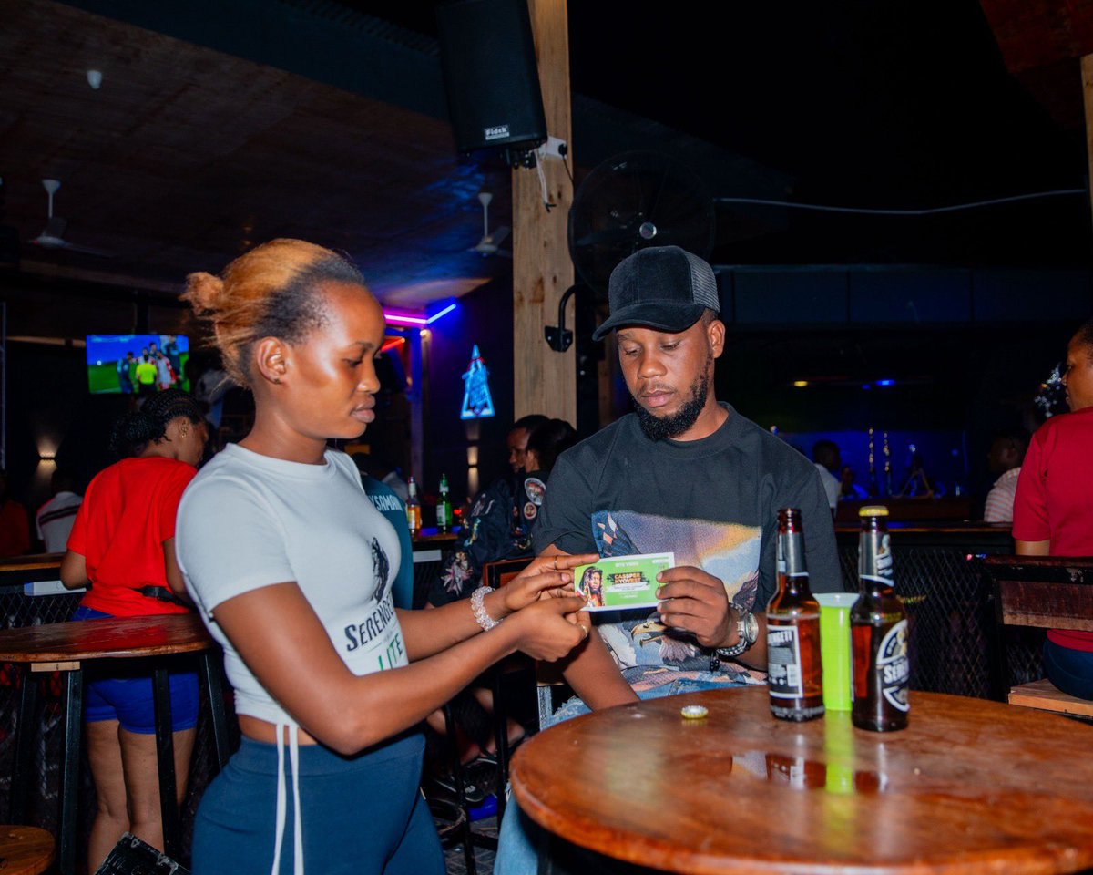 bongofive's tweet photo. Tamasha la Bite Vibes lashika kasi Dar es Salaam.
Kupata tiketi ya tamasha la vibe bites, mteja wa bia ya Serengeti anatakiwa kununua bucket ya bia ya Serengeti lager au Serengeti lite kwenye baa yake.
#HadhiYaJuu #ProudlyTanzanian #BiteVibes https://t.co/j1gZVF7rpq