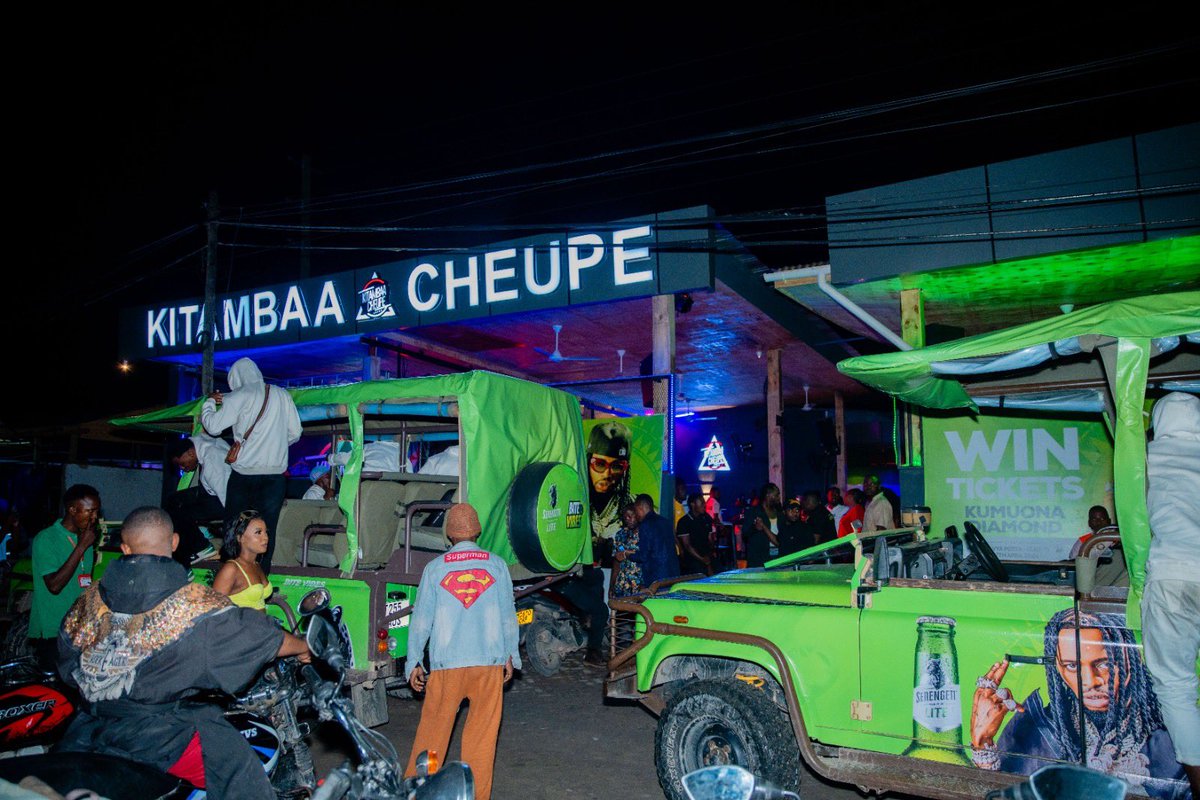 bongofive's tweet photo. Tamasha la Bite Vibes lashika kasi Dar es Salaam.
Kupata tiketi ya tamasha la vibe bites, mteja wa bia ya Serengeti anatakiwa kununua bucket ya bia ya Serengeti lager au Serengeti lite kwenye baa yake.
#HadhiYaJuu #ProudlyTanzanian #BiteVibes https://t.co/j1gZVF7rpq