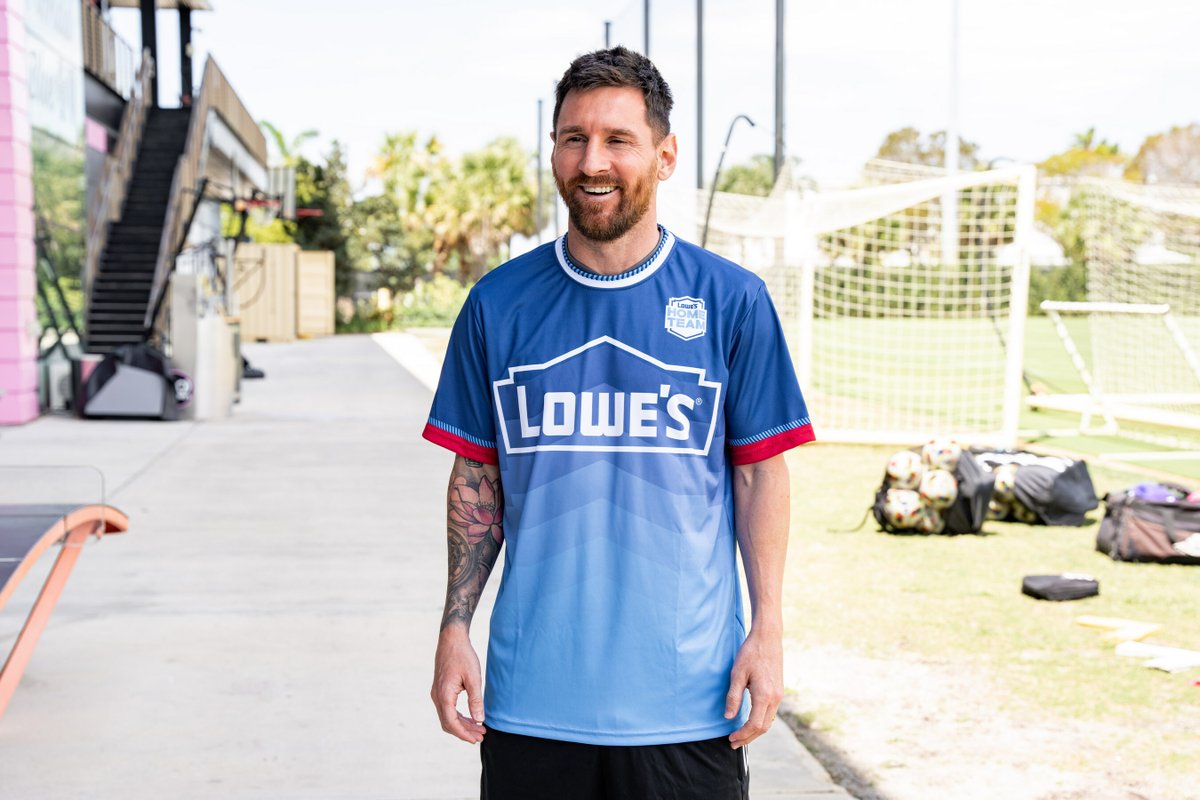 Officially, the legend Lionel Messi joins the Lowes's team, making him the first soccer player to join the lineup of the top athletes in the American football (NFL) and basketball (NBA) leagues who have helped improve communities across the country since 2020.