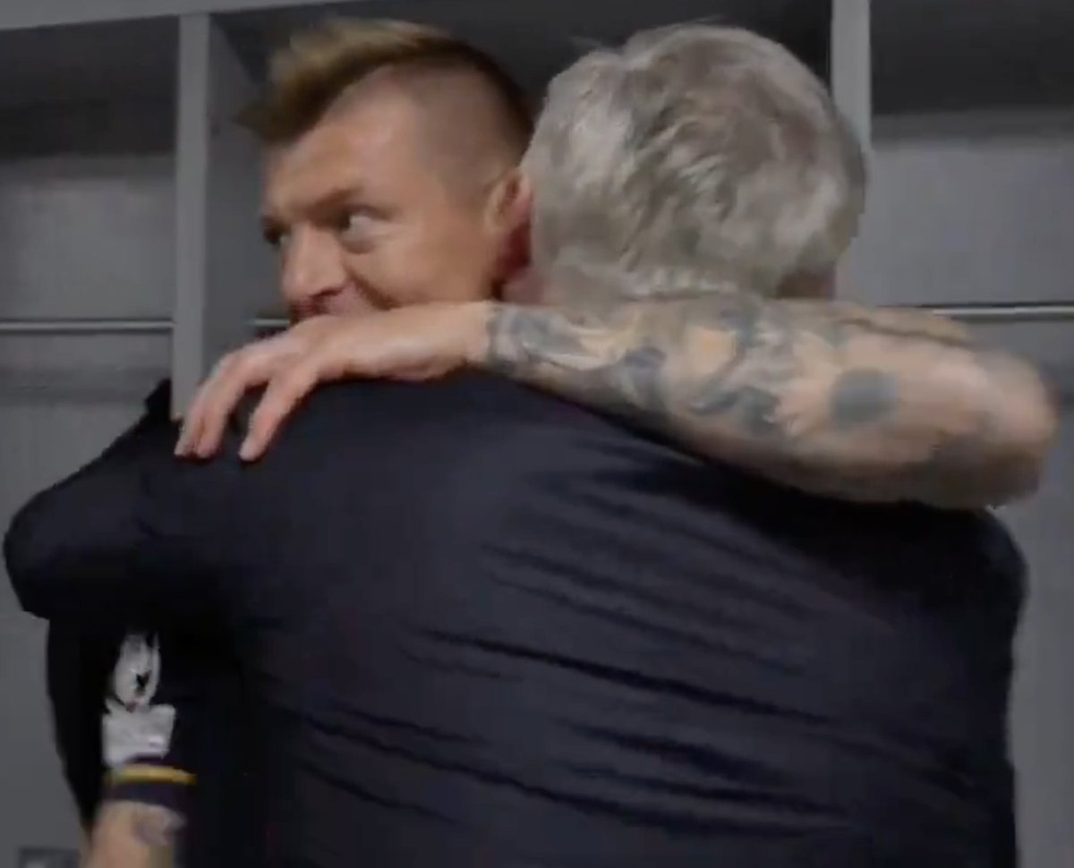 Toni Kroos with Carlo Ancelotti. 🤍