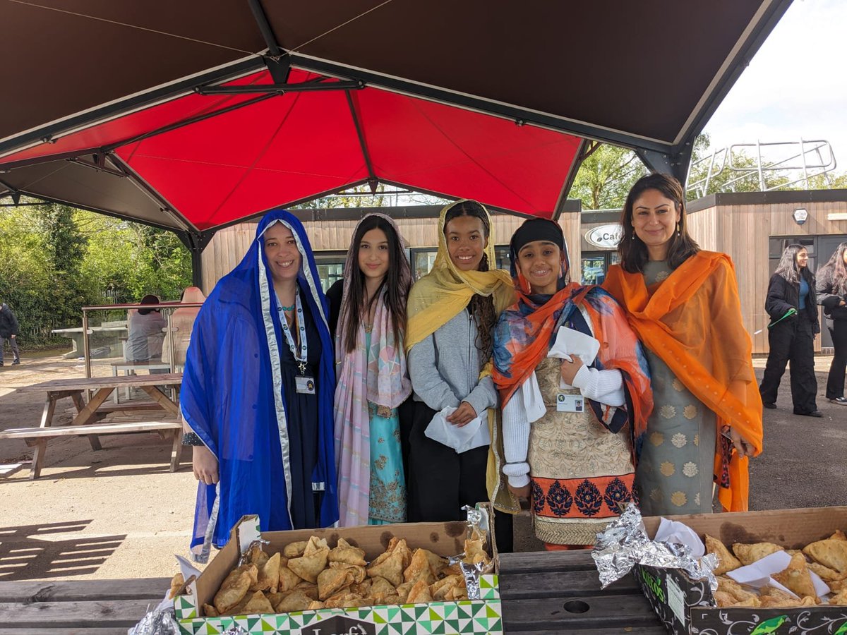 The Head student team raised over £300 for Langar Aid during their Vaisakhi celebration which included an assembly from @LangarAid about the good work they do in the community, a cultural dress, non uniform day and the very popular distribution of free samosas for all!!