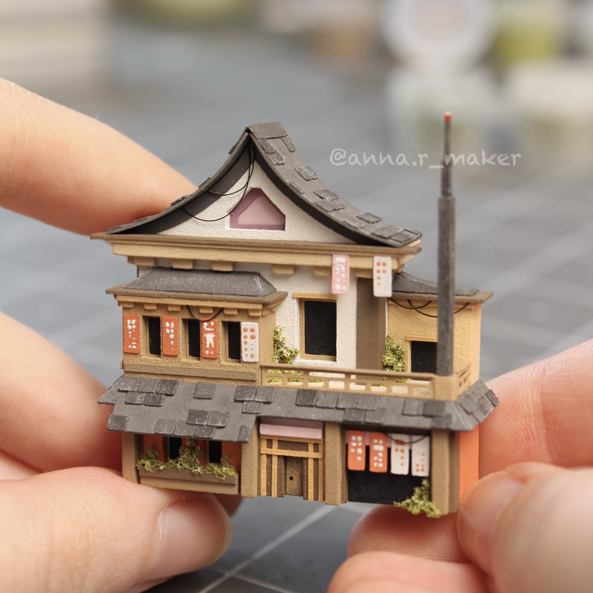 Joel’s Starter House (@Smallishbeans) | 1:400 Scale Miniature Facade | Dims: 40mm x 42mm | Card, Paper, Wire & Acrylics | HC S10 #miniaturemodel #hermitcraft