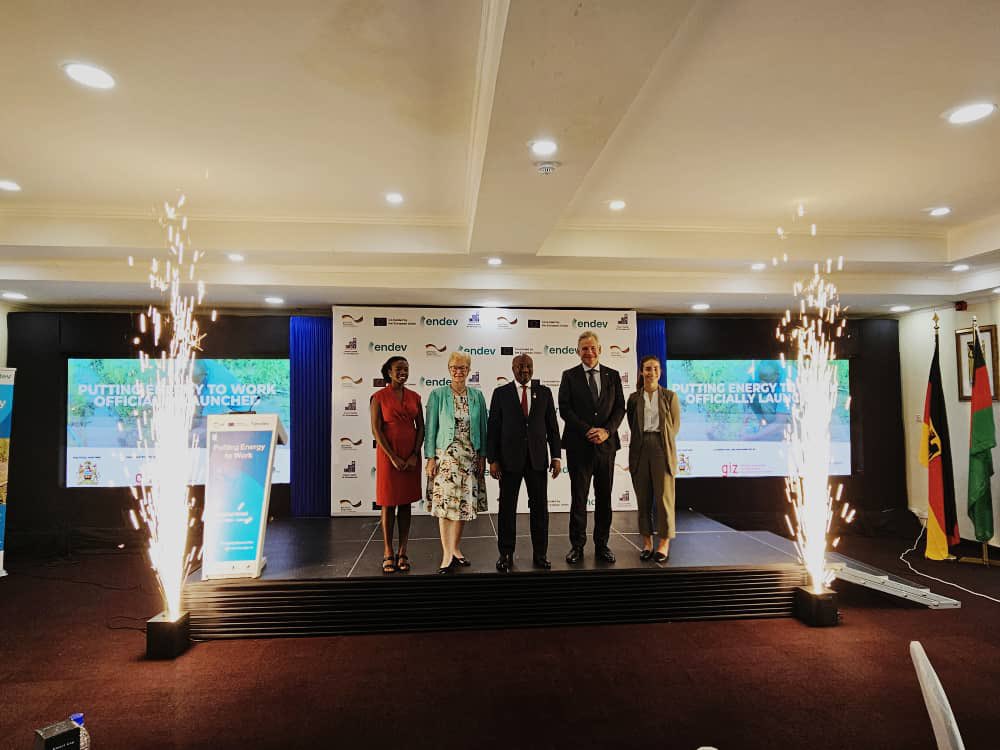 phopfenw's tweet photo. Excited to launch the 'Putting Energy to Work' component under #EnergisingDevelopment MW with @UNCDFenergy with funding from @BMZ_Bund &amp; @EUinMalawi with Amb. Ute König, Amb. @RSkinnebachEU &amp; guest of honor Minister of Energy Ibrahim Matola MP.
@reiama4_org, @malatamathews https://t.co/bw1x9EQRjo