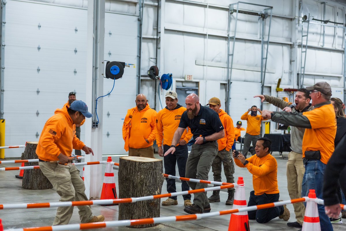 KJTreeService's tweet photo. K&amp;J hit the nail on the head with this quarterly party 🥳 😉
-
-
-
#quarterlyparty #treedoctor #rigging  #fairfieldcounty #newhavencounty #arborist #arbosistsofinstagram  #familyfirst #treesrock #dormant #safetyfirst https://t.co/EXQxwvCqc4
