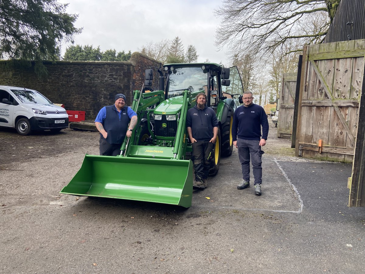 A snap sent over from our Commercial Sales Specialist Graham, NTS Threave Gardens receiving their brand new John Deere 5075M fitted with a 603 Loader! Many thanks to NTS Threave Gardens for your business! Contact Double A! 📞 0808 196 2222 ✉️ admin@doublea.co.uk 🌍…