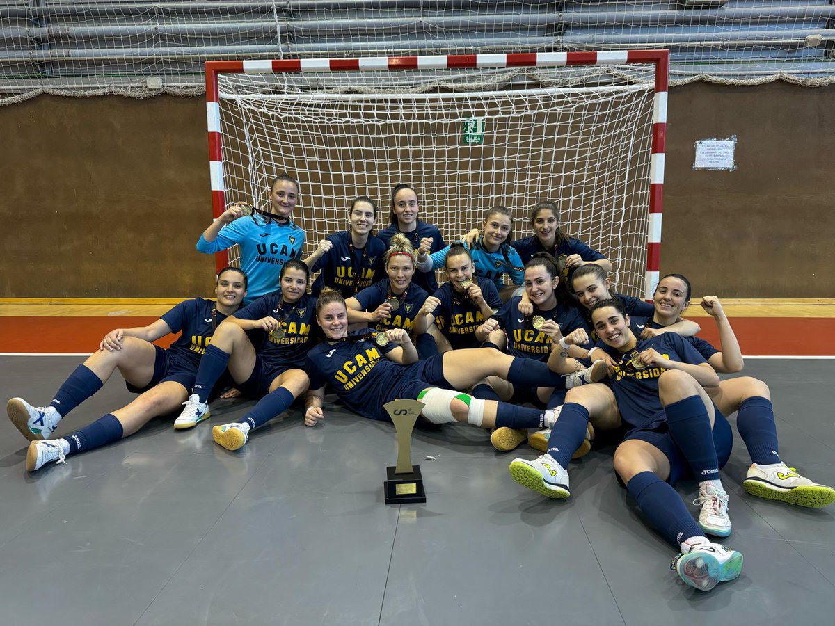[CEU 2024⚽️📚]

Nuestras jugadoras Miriam y Andrea se proclaman campeonas del CEU 2024 de fútbol sala femenino con la UCAM 🥇🏆 

Enhorabuena a toda la expedición universitaria💙