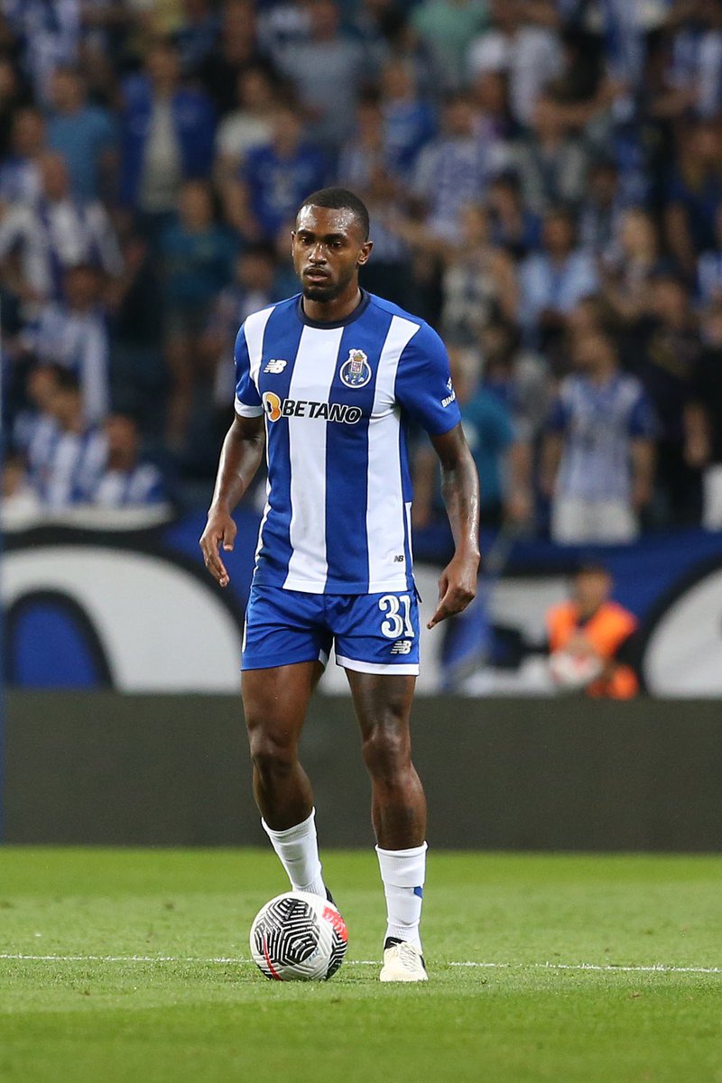 Deus sabe de tudo! 🙏🏿
Feliz demais pela vitória e a classificação para a final. Parabéns ao grupo pela atuação e aos adeptos pela linda festa. Com muito foco e determinação, vamos em busca dessa conquista! 💪🏿💙