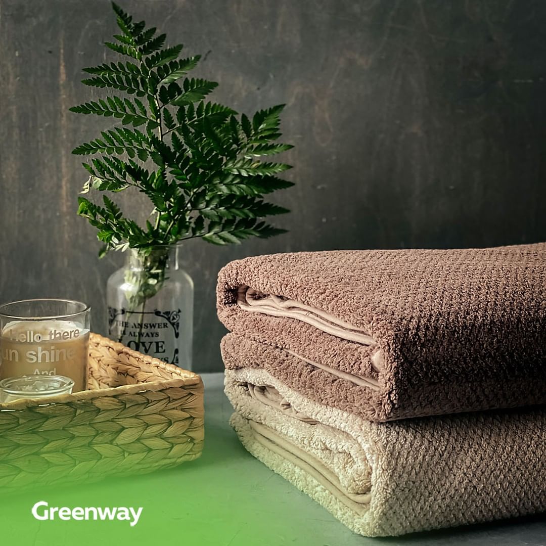 Not all microfiber towels are created equal!🧐

✨ Look for quality with the right blend and ratio for optimal   absorption and durability. 
#MicrofiberMagic #QualityMatters

visit - bit.ly/42UdRNy