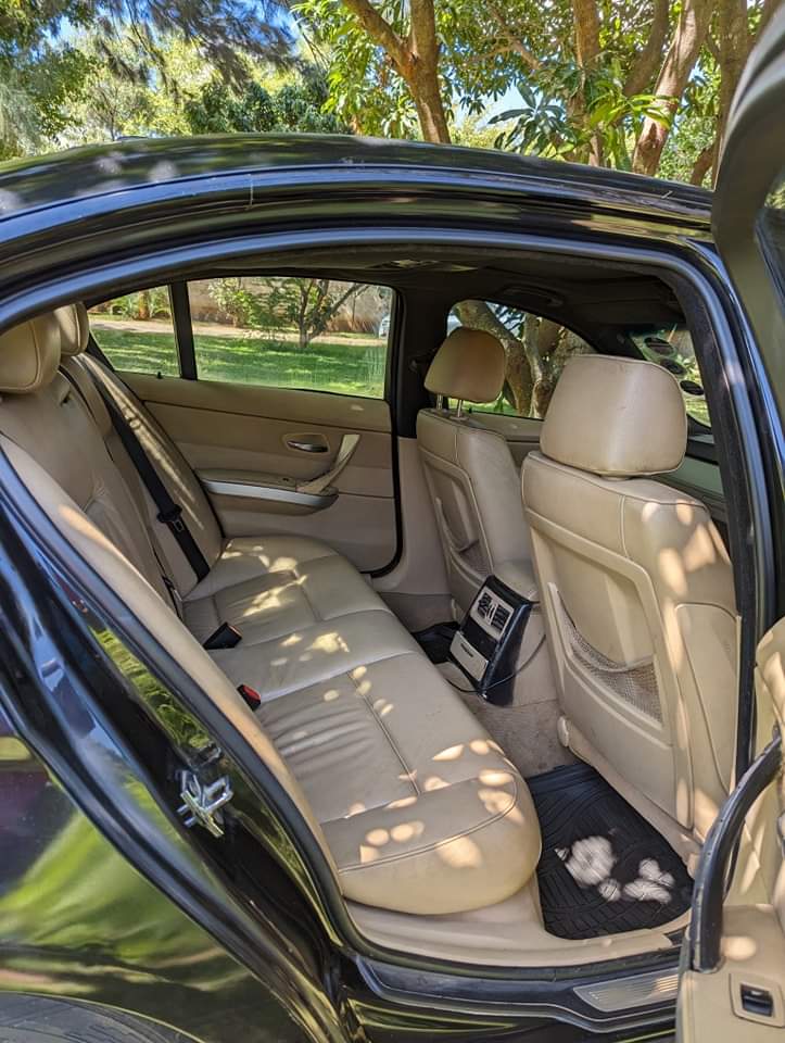 JalopyMotors's tweet photo. K65,000 Negotiable

2005 BMW 323i
2.5cc #N52 Engine
200,000Kms
Shiftable Automatic + Cruise Control 
#SA Spec
Leather Seats
#Sunroof
Need: New Battery, Steering Rack
Location: Makeni Bonaventure, LUSAKA
K65,000 Negotiable
Call/WhatsApp ~ 0965465890
#zedtwitter https://t.co/ncJHnSHoMc