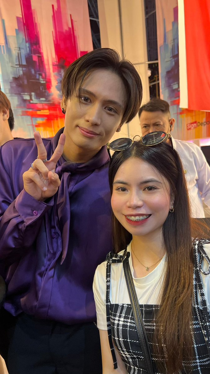 _isssavibe's tweet image. nagkaroon na rin ng picture na matino, lagi kuha ko blurred. HAHAHAHHA

 1STONE AT CONEX 2024
@1stoneOfficial #1stOne 
#1stOneDITO #1stOneAtSMXCONEX2024