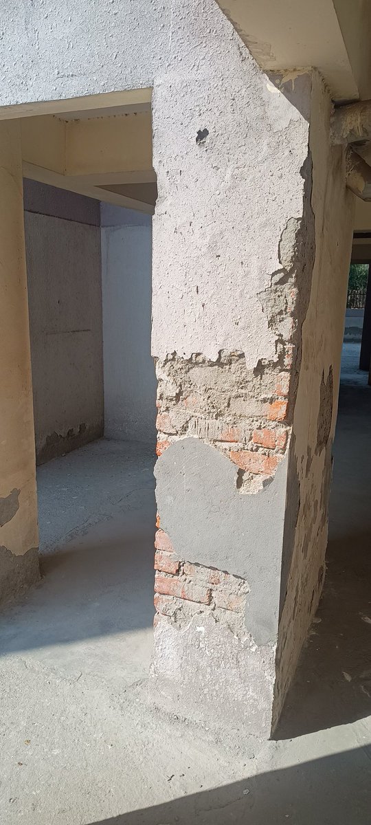 KoyalEnclave's tweet photo. @dm_ghaziabad @gdagzb @CommissionerMe3 @myyogiadityanth @BJP4India @atul_vats3 @UPGovt @ChiefSecyUP Gda Koyal enclave k-फर्स् चारों तरफ टूटी है जिसमें बजरी निकल रही है, पिलर और चारदीवारी का सरिया जंग खाकर गल रहा है, छज्जे टूटकर गिरने से कोई बड़ी दुर्घटना हो सकती है 
@atul_vats3 @ChiefSecyUP @CommissionerMe3 @gdagzb  @BJP4UP @UPGovt @myyogioffice 
कृपया संज्ञान लें 
@JagranNews https://t.co/IDoAlxyvVs