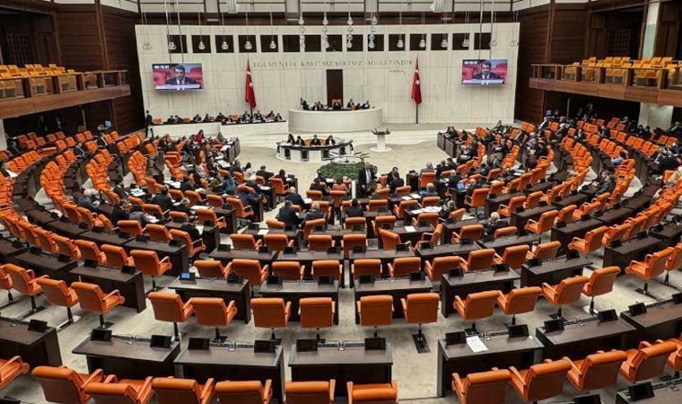 Tekirdağ’da yaşayan Salim Koçak adlı yurttaş, seçimden önce 3 aylık maaşı peşin alan, ancak yeniden vekil olamayan 310 eski milletvekili hakkında suç duyurusunda bulundu.